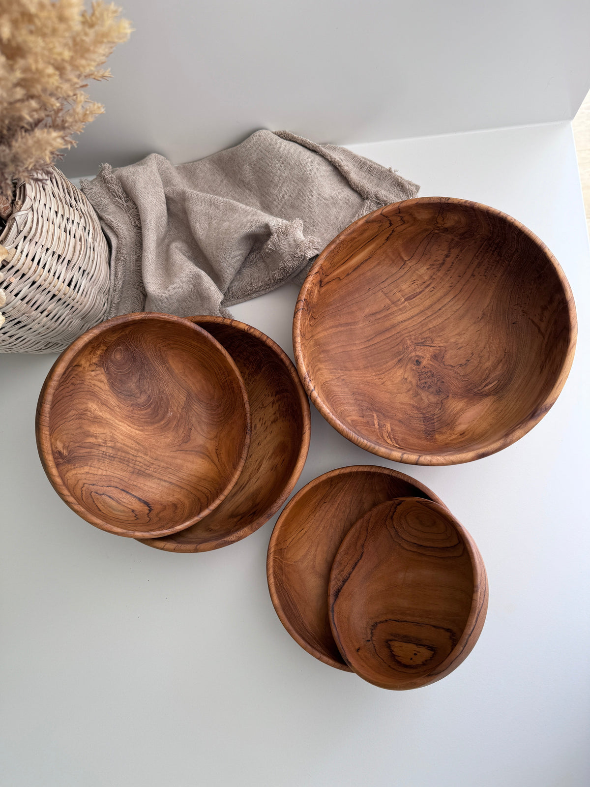 Handcrafted Teak Bowl Set – 5 Nesting Pieces in Timeless Design