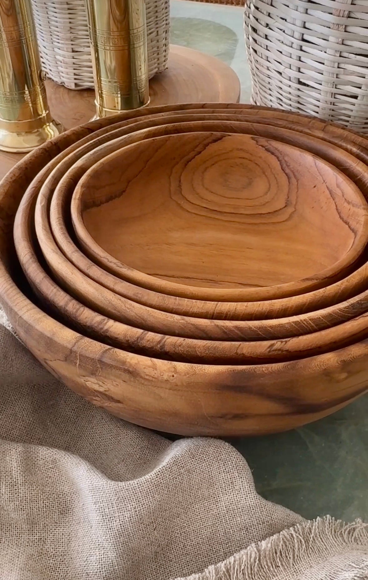Handcrafted Teak Bowl Set – 5 Nesting Pieces in Timeless Design