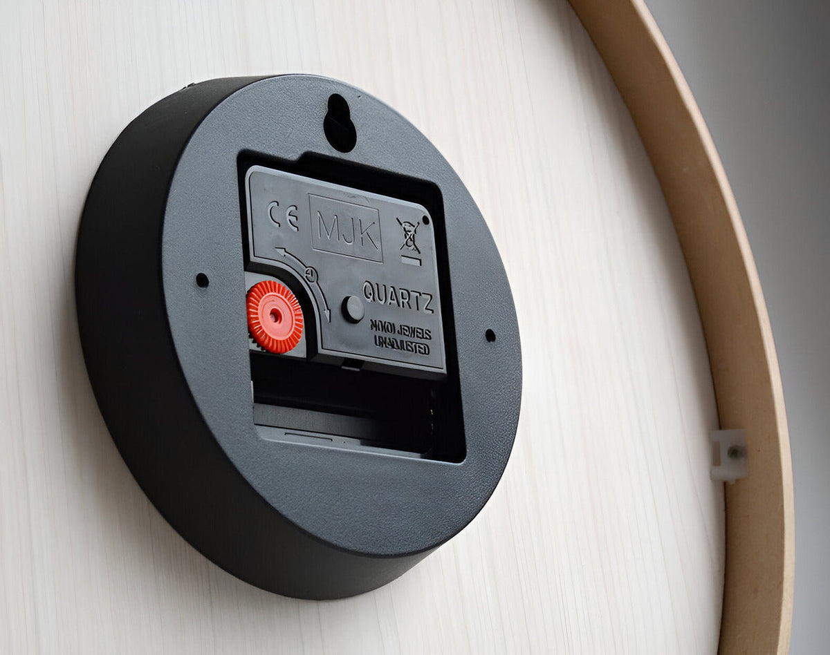 Silent Wall Clock with Wood Finish – Nordic Quartz Design
